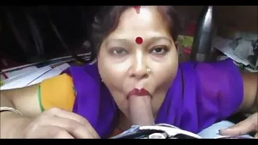 צעד מצמרר סבא רוצה את הזין והמקל שלו נוצץ! בחורות עם זין