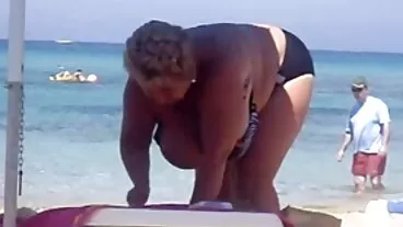 זונת נוער זעירה האנה בחורות חרמניות פוגשת זין ענק