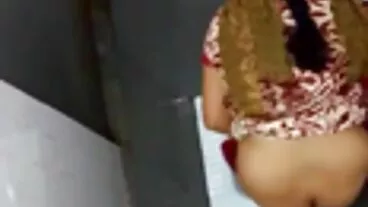 אנין צעצועי מין בוחר סוף סוף ב-Real Anal בנות עם ציצי גדול