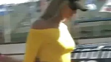 פסיכיאטר מאבחן חולה עם זונה בחורות מעוננות חריפה