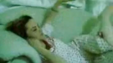 MILF אכפתי מעיר את הבן בחורות חרמניות החורג סטיב לסקס וטיפול פנים