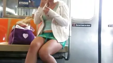 משקפי מעצבים הופכים את בחורות ערומות במשולש אביגיל מק למפלצת הו!