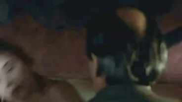 לבלונדינית בחורות עם זין יש את Buttplug במקום הנכון