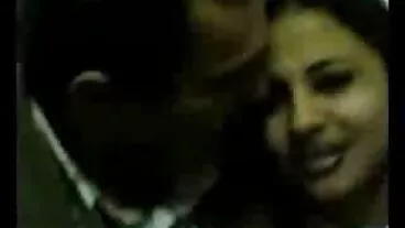 יופי ברזילאי בנות עם זין מעניק לבחור שנראה טוב גישה לתחת שלה