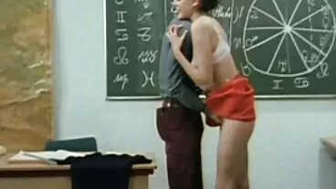 TUSHY ויולט המשוגעת בחורות מתפשטות באנלים מוכיחה שהיא הסוג הנכון של בחורה