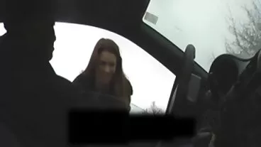 אמא של ילד משלמת את בחורות לטיניות המחיר על השקרים שלו ל-2 BBCs