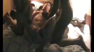 FACIALS4K: עיסוי בחורות משתוללות כפול הופך לטיפולי פיצוצים מרובים בפורנו-HD