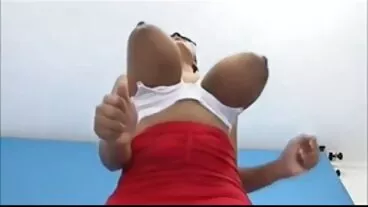 דברים מגעילים קורים כשיש לך אורגיה בחורות חמות לסבית במערה