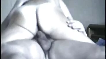 שכנה חטטנית מ-MilfWood פרסמה את Teen בחורות יפות בסקס