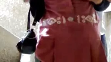 רייצ'ל קוואלי מענישה קונדסים עם בחורות יפות בערום מציצה