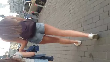 לנה רואדס, סטודנטית של גובלין גורו, מקבלת תואר D בחורות מתפשטות