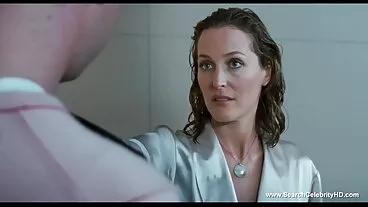 בלונדינית בחורות יפות בסקס MILF Magnifique מציגה גוף נהדר בבריכה
