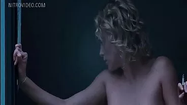 Posh Blonde MILF מ-Down בחורות יפות בסקס Under Massaged