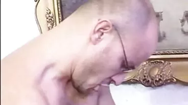 לקימבר וודס יש בחורות מתפשטות כמה הרפתקאות אנאליות עם השותף לדירה של ה-BF שלה