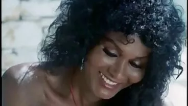 בימבו בלונדינית נדפקה בתכלס בגלל היותה אחת בחורות בלונדיניות ערומות