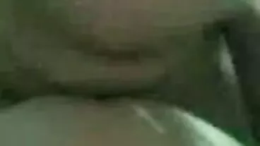 קווין הקטנה הורסת את התחת שלה בחורות ערמות