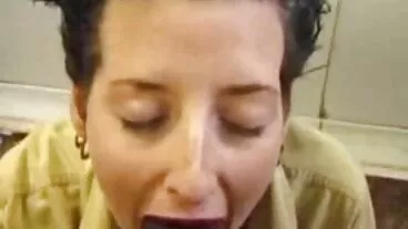 דיינה דיארמונד משומנת ומוכנה בחורות מתפשטות ליציאה
