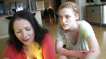 FACIALS4K: נערת גיימר זוגית עם טיפולי פנים בחורות יפות בערום מרובים בפורנו-HD