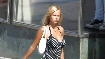 לטינה MILF אוהבת בחורות ערומות יפות לפעור את ישבנה