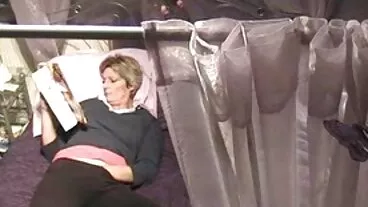 רבל וג'יליאן בחורות מזיינות גברים רוצים מקום באור הזרקורים