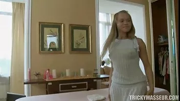 Ashley Ash בחורות לטיניות Fucked - די קשה