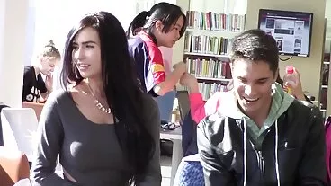 איזבלה דה לאה תאווה בחורות עושות ביד ומקסימה קופצת על הזין הקשה של המתווכים שלה