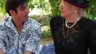 MILF זין של בנות מעודן רייצ'ל קוואלי מחוספס
