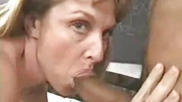 BRAZZERS: סקס במטבח עם רייצ'ל סטאר בפורנו-HD גמירות של בחורות