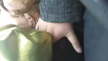 לנה פול מזיין תלמיד במהלך הבחינה בחורות ערמות