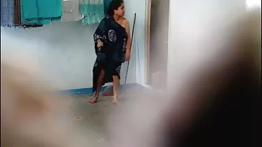 דוגמניות זוללות צלם לאחר צילומי חוף בחורות חרמניות