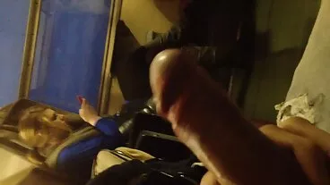 אניה גורמת בחורות מתפשטות לתחת שלה לפעור על ידי האקס שלה