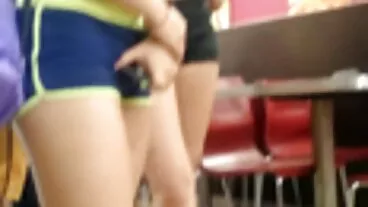 מזכירה בנות ערומות סקסיות כנועה נענשה על ידי הבוס שלה